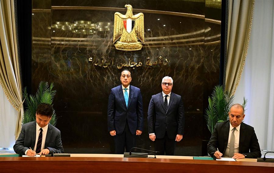 مصر توقع عقد إنشاء أكبر مجمع صناعات فوسفاتية متخصصة بالشرق الأوسط